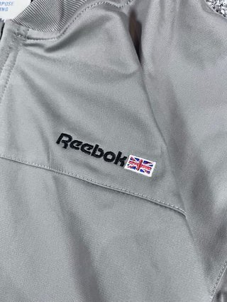 Chaqueta Reebok Vintage Gris y Negra