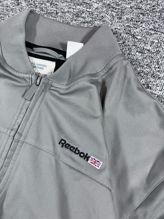 Chaqueta Reebok Vintage Gris y Negra
