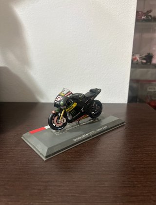 Maqueta Moto Yamaha YZR-M1 (2017) Johann Zarco