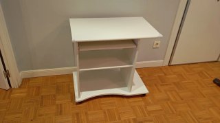 Escritorio blanco con ruedas