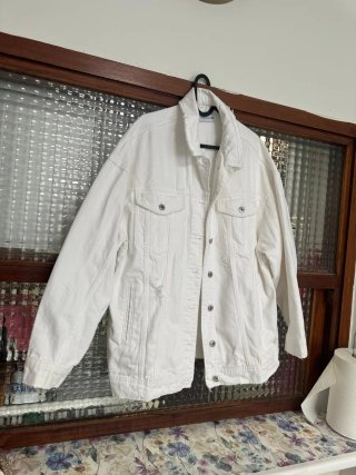 Cazadora vaquera blanca Zara