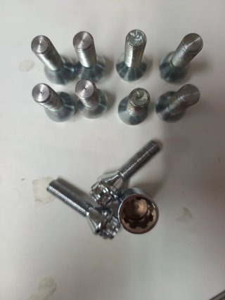 Juego de Tornilleria para Llantas