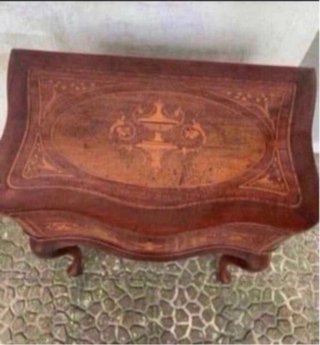 Mesa costurera antigua de madera