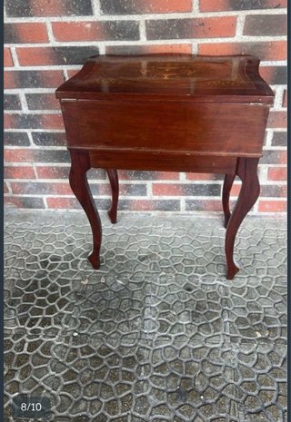 Mesa costurera antigua de madera