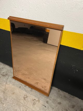 Espejo Antiguo con Marco de Madera