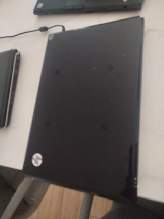 Portátil Negro y Plateado