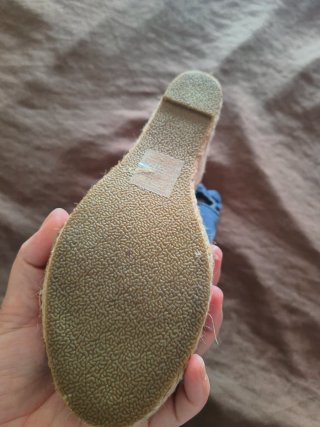 Sandalias de Cuña con Detalle