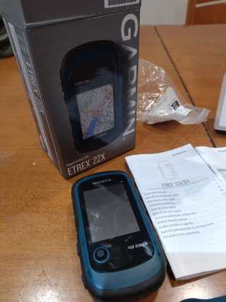 Garmin eTrex 22x GPS y Cargador con pilas