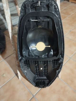 Sillín de moto negro