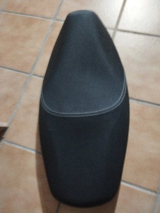 Sillín de moto negro