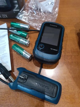 Garmin eTrex 22x con cargador y pilas