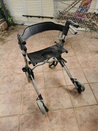 Andador Plegable con Asiento