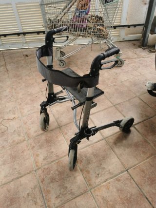 Andador Plegable con Asiento