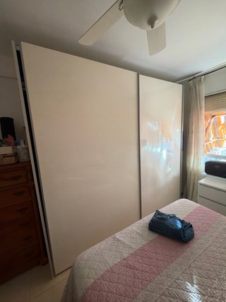 Armario de habitación blanco