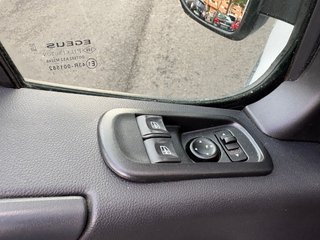 Nissan NV400 2022