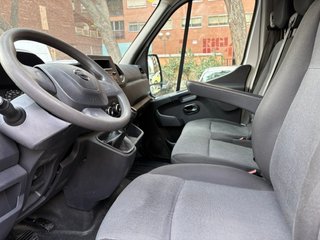 Nissan NV400 2022