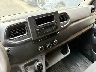 Nissan NV400 2022