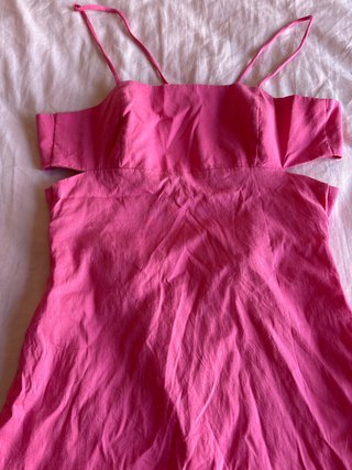Vestido rosa con cortes