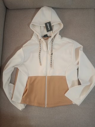 Sudadera Hi-Tec Blanca y Beige nueva