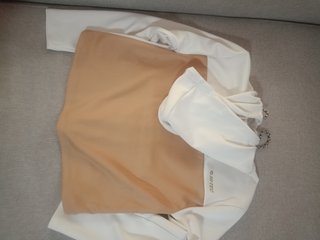 Sudadera Hi-Tec Blanca y Beige nueva