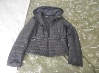 ¡OFERTA! Abrigo de mujer negro con capucha
