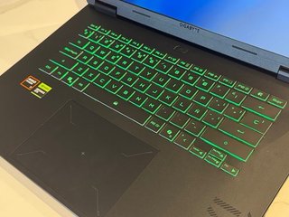 PORTATIL GAMING GIGABYTE AMD RYZEN 7 260 32GB 5070