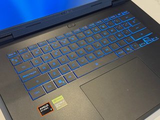 PORTATIL GAMING GIGABYTE AMD RYZEN 7 260 32GB 5070