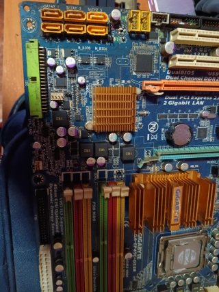 placa base Gigabyte GA-EP45C-DS3R con socket LGA77