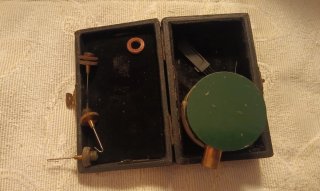 Manómetro antiguo con caja original