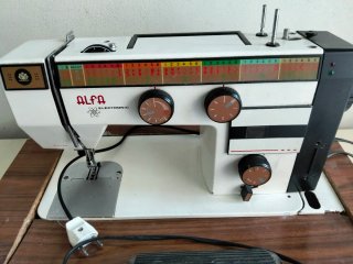 Máquina de Coser Eléctrica Alfa