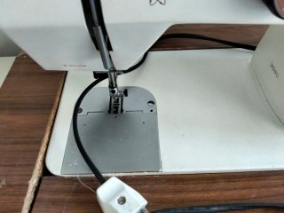 Máquina de Coser Eléctrica Alfa