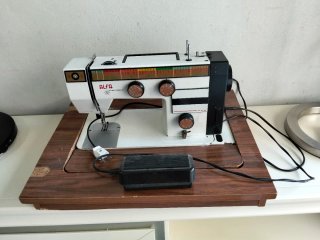 Máquina de Coser Eléctrica Alfa