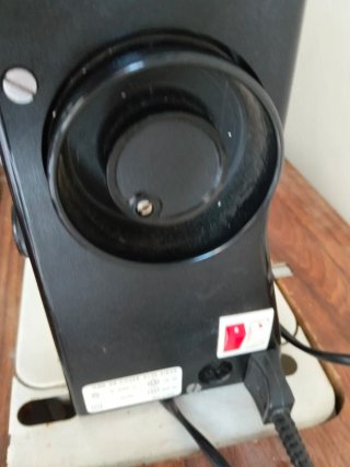 Máquina de Coser Eléctrica Alfa