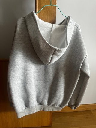 Sudadera con cremallera gris