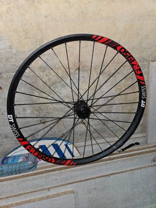 Rueda dt swiss delantera 27,5 NO BOOST 20x110