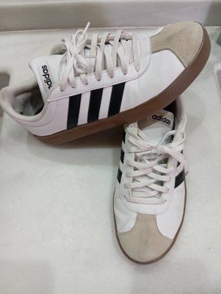 Zapatillas Adidas Blancas y Negras