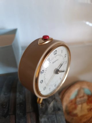 Reloj Despertador Vintage Rostov USSR dorado