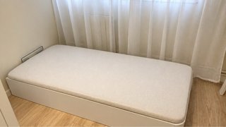 Canapé 90x190cm blanco y colchón Pikolín.