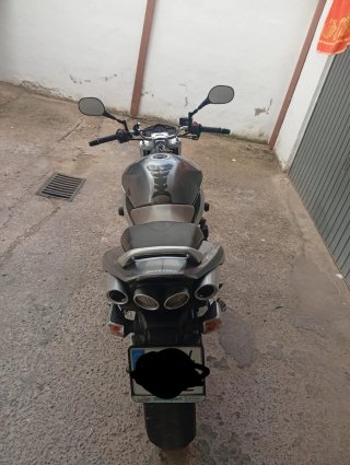 Suzuki GSR Naked Moto