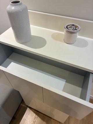 Mueble Zapatero Blanco con cajon vacia bolsillos.