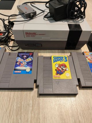 Consola NES original con 2 mandos y 5 juegos