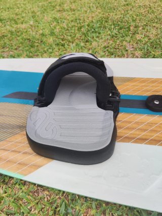 Tabla Kitesurf Eleveight Process 139x42,5