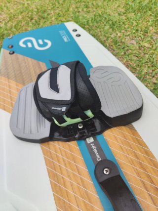 Tabla Kitesurf Eleveight Process 139x42,5