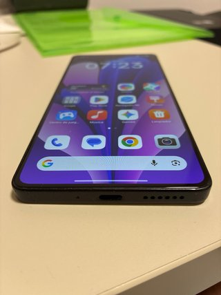 Xiaomi Redmi Note 13 Pro 4G negro, con funda Roja