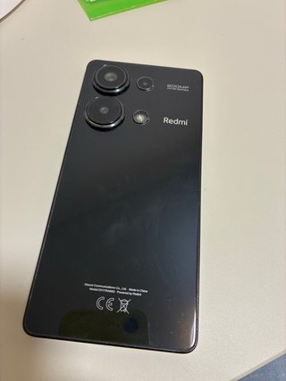 Xiaomi Redmi Note 13 Pro 4G negro, con funda Roja