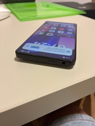 Xiaomi Redmi Note 13 Pro 4G negro, con funda Roja