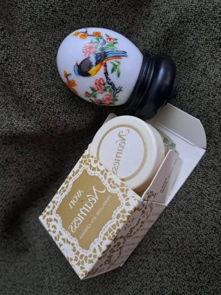 2 Frascos Perfume Avon Nearness Antiguos