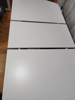 Mesa comedor extensible blanca y plateada