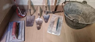 Herramientas de albañilería: Paletas y Cubo