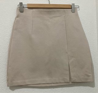 Falda Corta Beige Talla S. Stradivarius